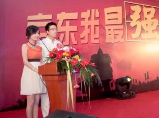 青春的荣耀，男生胸前挂满奖牌的璀璨毕业典礼
